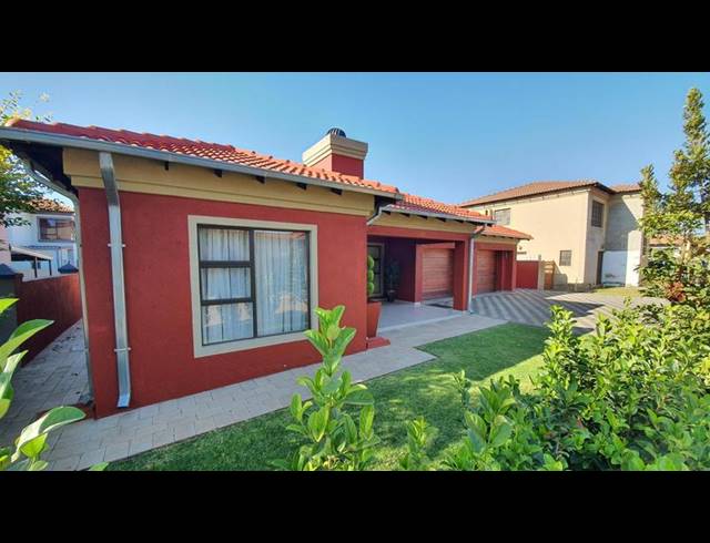 3 BEDROOM HOUSE FOR SALE IN THE ORCHARDS